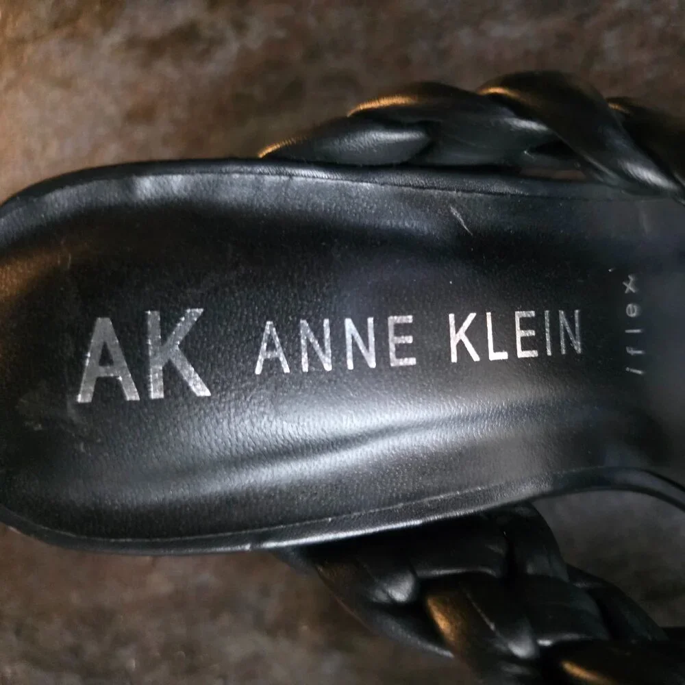 NWOT Anne Klein Black Braided Platform Heels Size 6.5B